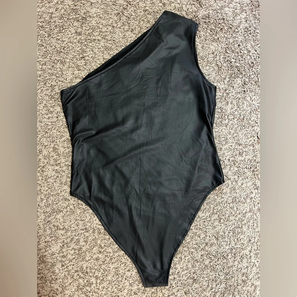 NEW Elegant Black One-Shoulder Bodysuit